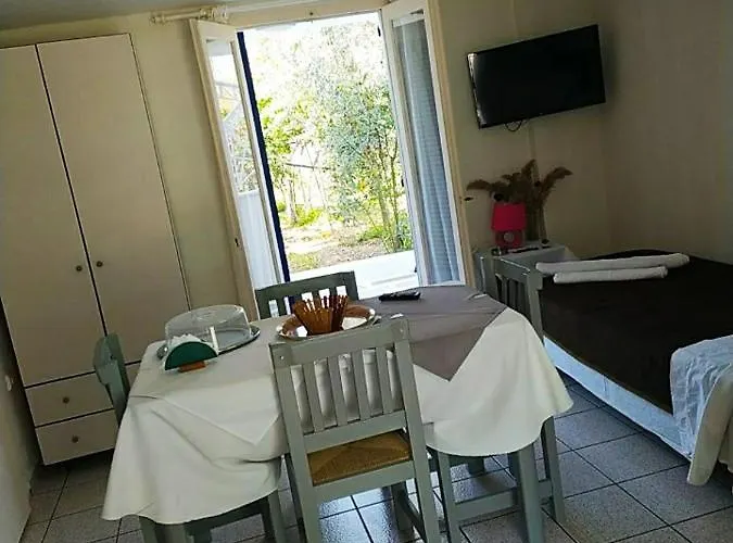 Sea Waves Nea Epidavros